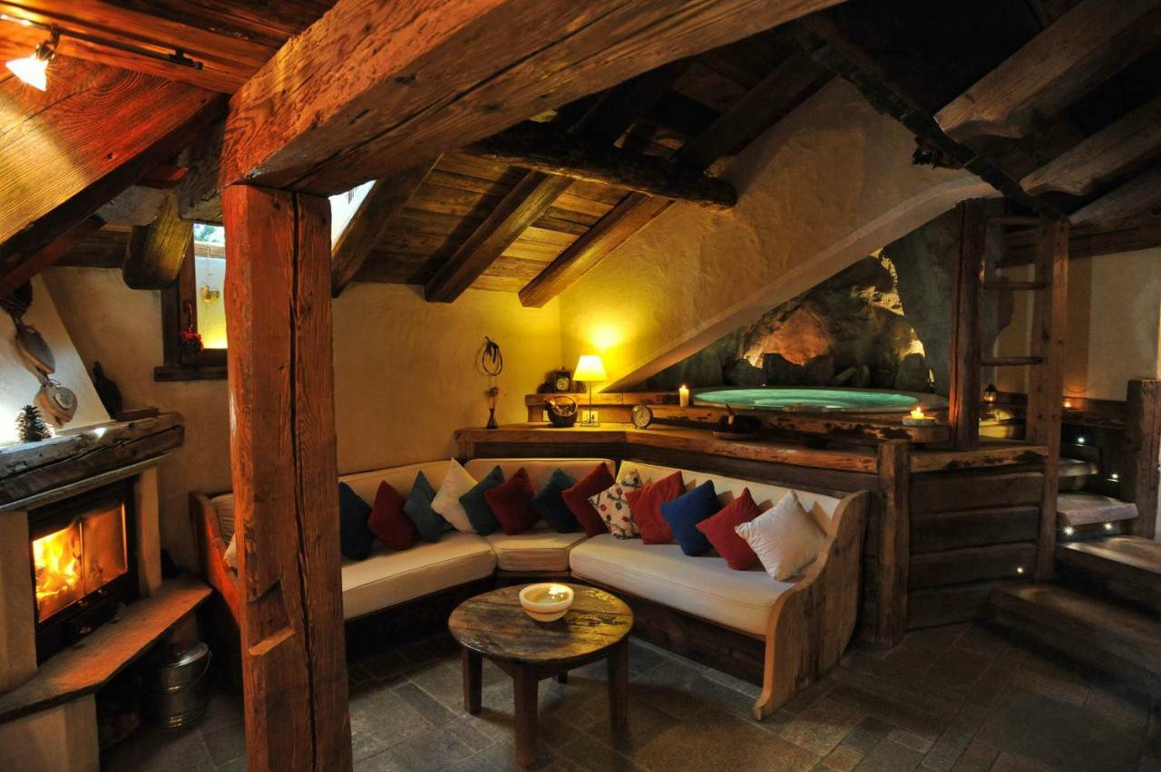 Hotel Du Grand Paradis - 1899 Auberge Boutique Cogne Rum bild